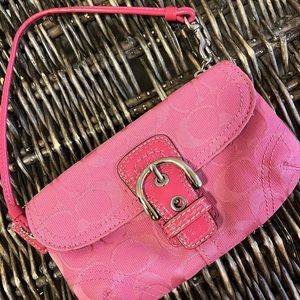 Coach wristlet pink